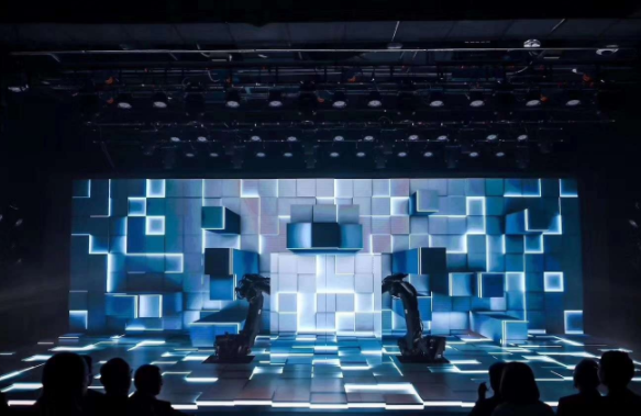 舞臺大型機(jī)械臂的設(shè)計(jì)與使用